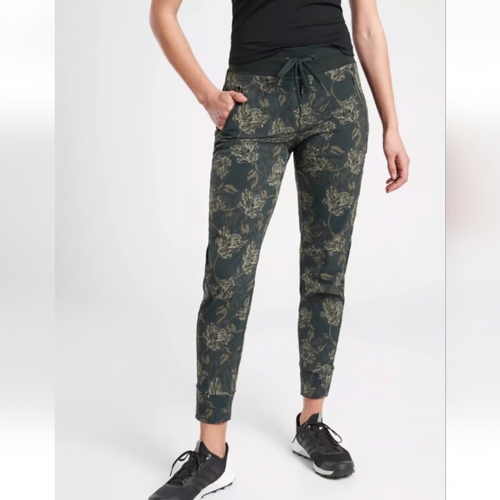 Athleta Trekkie North Printed Jogger Pants Black Floral Size 10